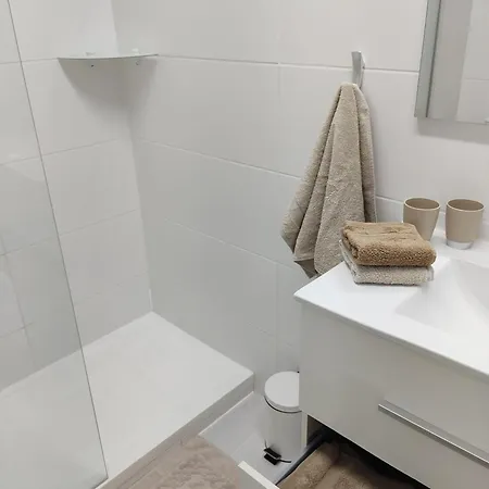 Modern Amarilla Golf Apartment *